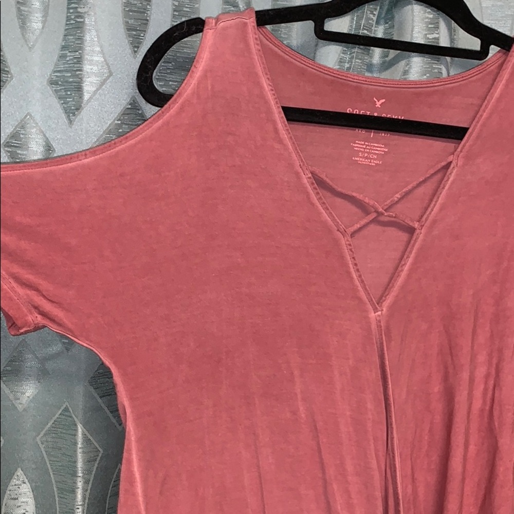 Pink American eagle v neck - Picture 2 of 3